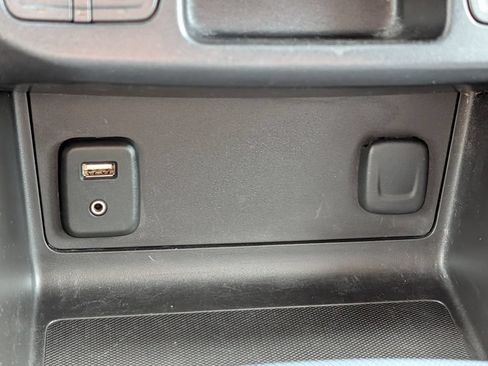 Used 2016 Chevrolet Colorado Z71 AWD/4WD image 45