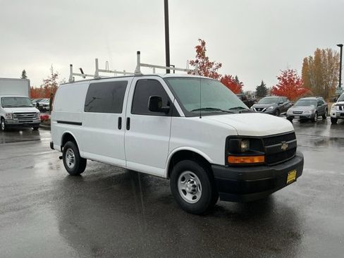 Used 2017 Chevrolet Express 3500 image 3