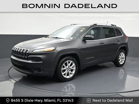 Used 2016 Jeep Cherokee Latitude image 1