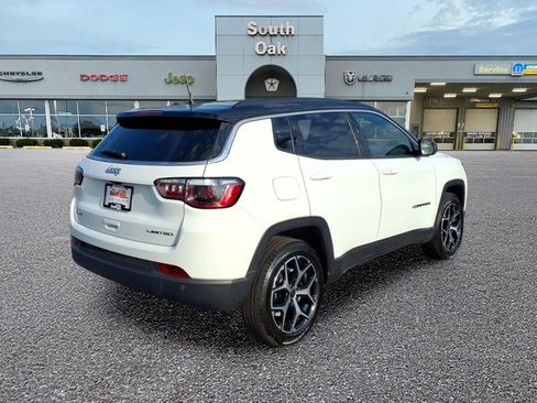 Certified 2025 Jeep Compass Limited AWD/4WD image 3