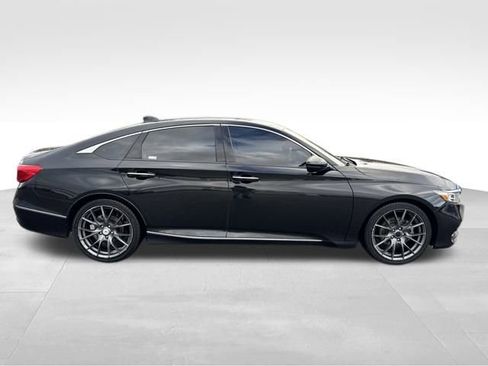 Used 2018 Honda Accord Touring image 11