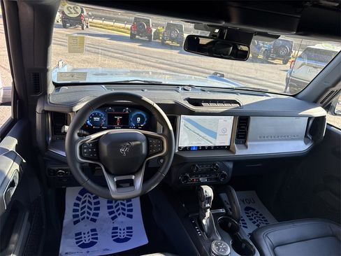 New 2025 Ford Bronco Outer Banks w/ Sasquatch Package image 13