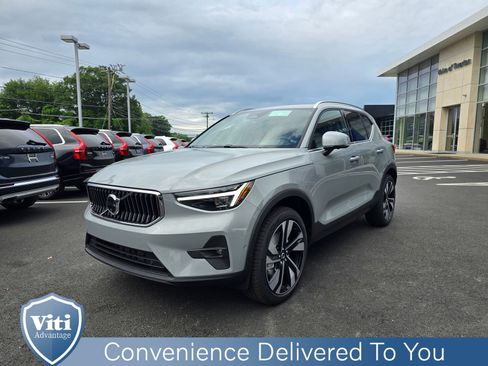 Used 2025 Volvo XC40 B5 Plus w/ Protection Package Premier image 4