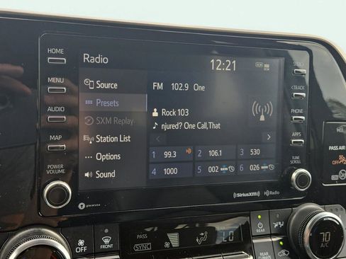 Used 2022 Toyota Highlander XLE image 28