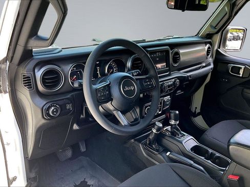 Certified 2023 Jeep Gladiator Sport AWD/4WD image 14