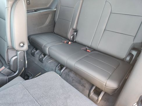 Certified 2023 Chevrolet Traverse LT w/ Rear Camera Mirror Package image 13