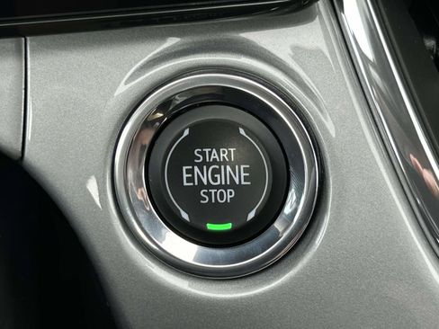 Used 2025 Chevrolet Trax LT FWD image 25