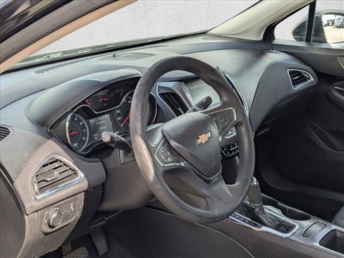 Used 2018 Chevrolet Cruze LT w/ LT Fleet Convenience Package image 10