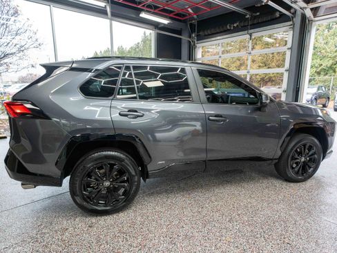Used 2023 Toyota RAV4 SE image 4