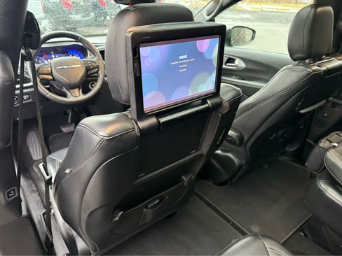 Used 2018 Chrysler Pacifica Touring-L Plus w/ S Appearance Package image 20