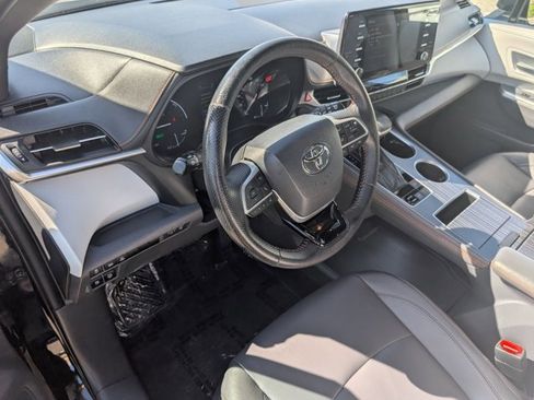 Used 2021 Toyota Sienna XSE w/ XSE Plus Package AWD/4WD image 10