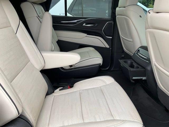 Used 2022 Cadillac Escalade Sport w/ Touring Package AWD/4WD image 8