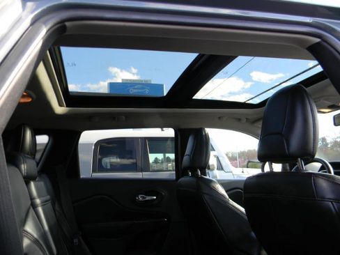 Used 2014 Jeep Cherokee Trailhawk w/ Comfort/Convenience Group AWD/4WD image 21