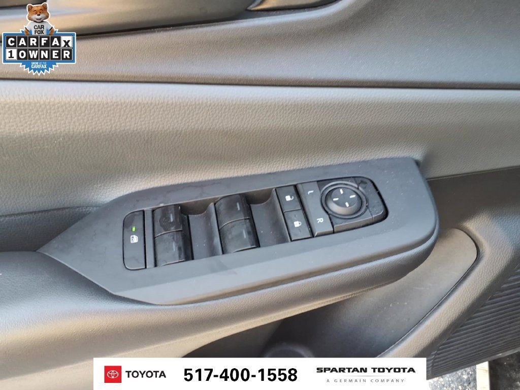 Used 2025 Toyota Prius LE FWD image 14