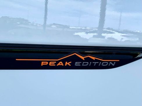 Used 2024 Volkswagen Atlas Peak Edition SE image 9