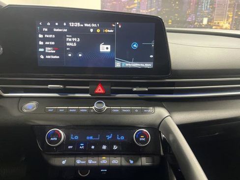 New 2025 Hyundai Elantra Limited image 18