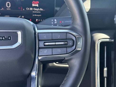 Used 2025 GMC Yukon Denali AWD/4WD image 18