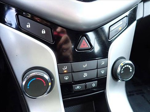 Used 2014 Chevrolet Cruze LT image 17