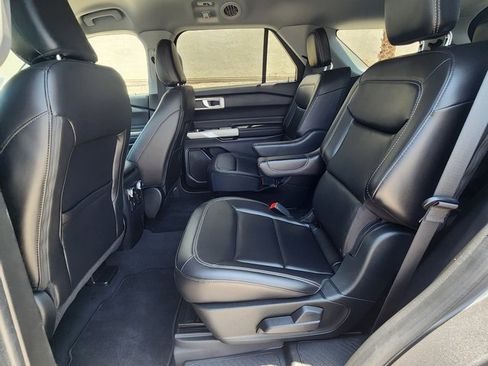 Used 2022 Ford Explorer XLT w/ Equipment Group 202A image 12