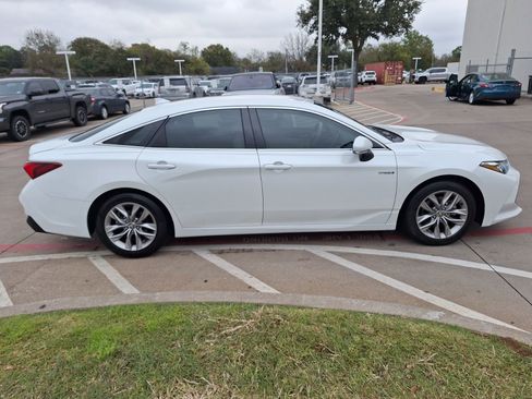Used 2021 Toyota Avalon XLE image 7