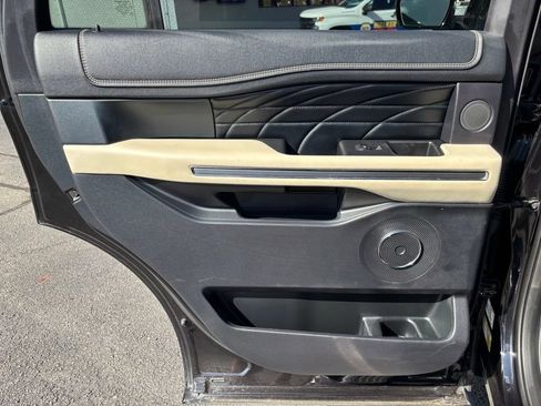 Used 2019 Ford Expedition Platinum RWD image 19