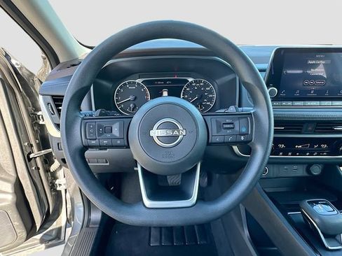 Used 2023 Nissan Rogue SV image 11