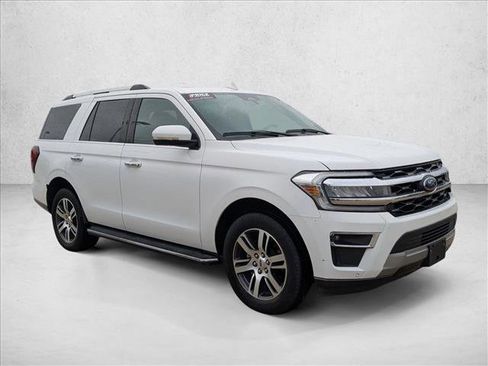 Used 2023 Ford Expedition Limited image 3