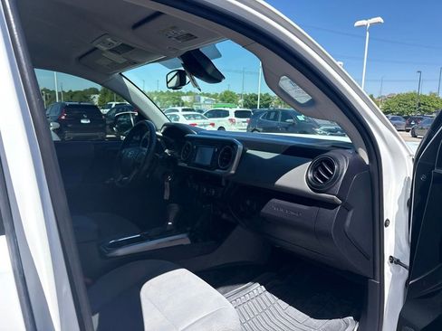Used 2019 Toyota Tacoma SR5 AWD/4WD image 23