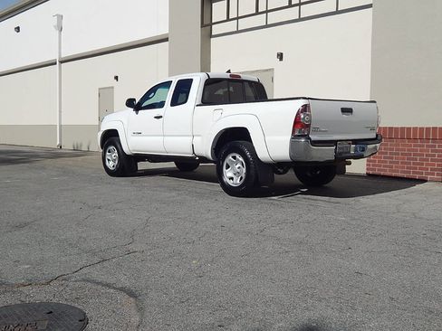 Used 2015 Toyota Tacoma PreRunner w/ SR5 Package image 11