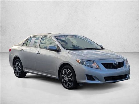 Used 2010 Toyota Corolla LE image 3