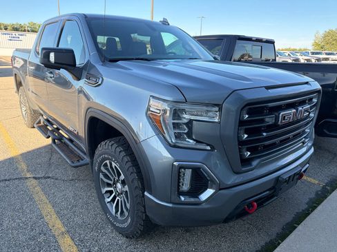 Used 2022 GMC Sierra 1500 AT4 w/ AT4 Preferred Package AWD/4WD image 3
