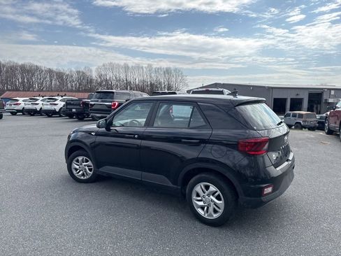 Used 2022 Hyundai Venue SE w/ Cargo Package image 4