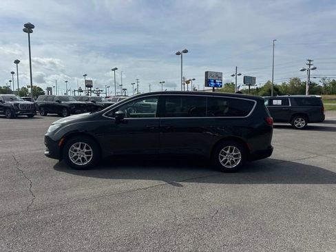 Used 2023 Chrysler Voyager LX FWD image 7