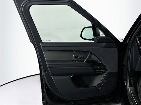 Used 2025 Land Rover Range Rover Sport SE image 11
