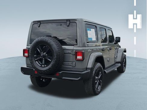 Used 2022 Jeep Wrangler Unlimited Sahara AWD/4WD image 4