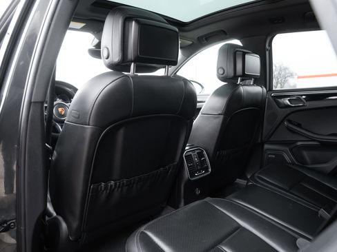 Used 2018 Porsche Macan S image 27