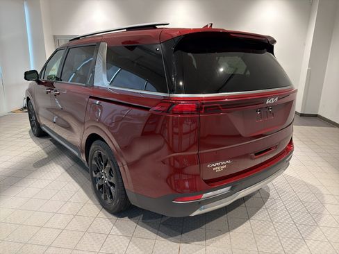 Used 2024 Kia Carnival SX Prestige FWD image 3