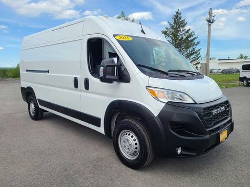 Used 2025 RAM ProMaster 2500 w/ Convenience Group FWD image 4