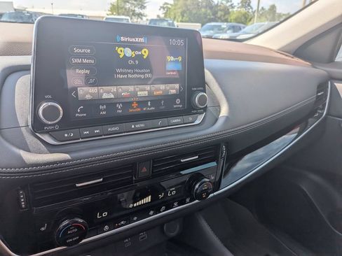 Used 2023 Nissan Rogue SL AWD/4WD image 17