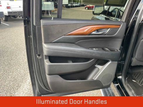 Used 2019 Cadillac Escalade ESV Premium Luxury RWD image 19