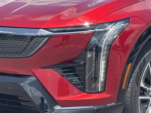 Certified 2025 Cadillac Optiq Sport 2 w/ LPO, Floor Liner Package AWD/4WD image 9