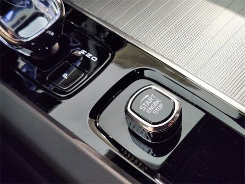 Used 2024 Volvo XC60 T8 Ultimate image 21