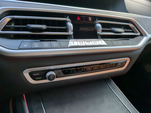 Used 2022 BMW X7 xDrive40i w/ M Sport Package AWD/4WD image 19