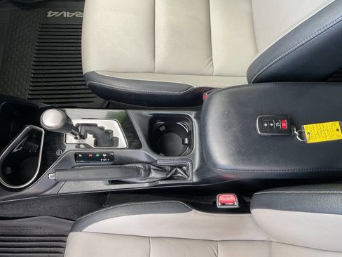 Used 2017 Toyota RAV4 Limited image 27