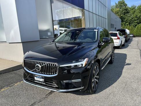 Certified 2023 Volvo XC60 T8 Ultimate w/ Climate Package AWD/4WD image 4