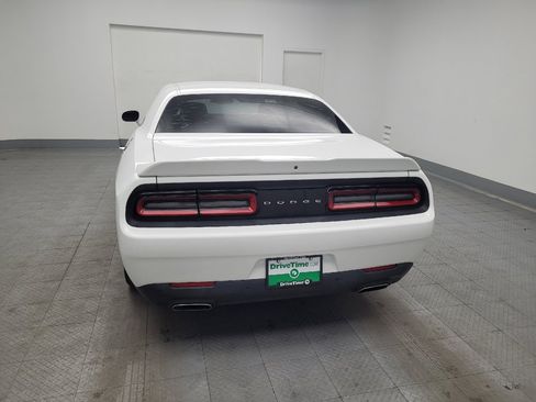 Used 2017 Dodge Challenger SXT RWD image 6