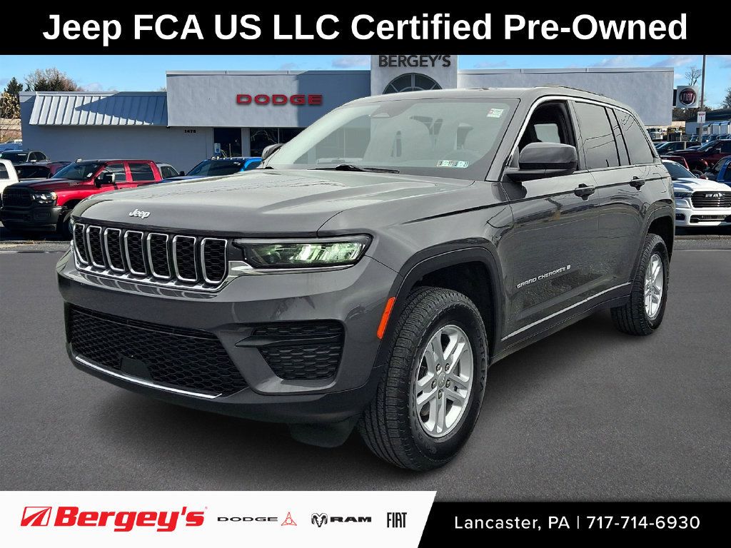 Used 2025 Jeep Grand Cherokee Laredo w/ Luxury Tech Group I AWD/4WD image 1
