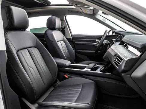 Used 2024 Audi Q8 e-tron Premium Plus w/ Premium Plus Package image 8