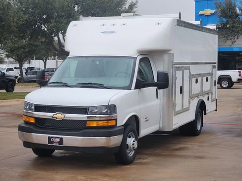 New 2025 Chevrolet Express 4500 w/ Power Convenience Package RWD image 10