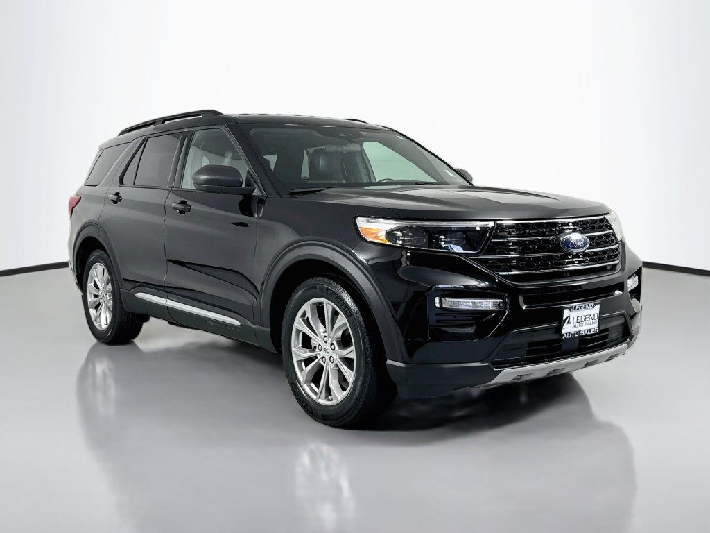 Used 2020 Ford Explorer XLT w/ Equipment Group 202A AWD/4WD image 4